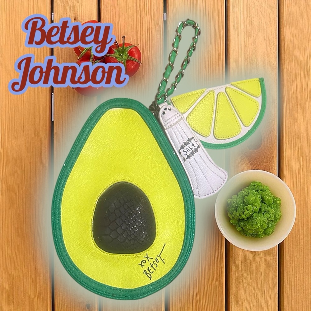 🍋 Betsey Johnson “Holy Guacamole” Avocado Clutch 🍋